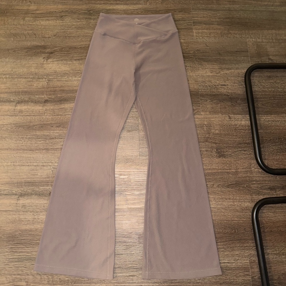 Crossover yoga pants